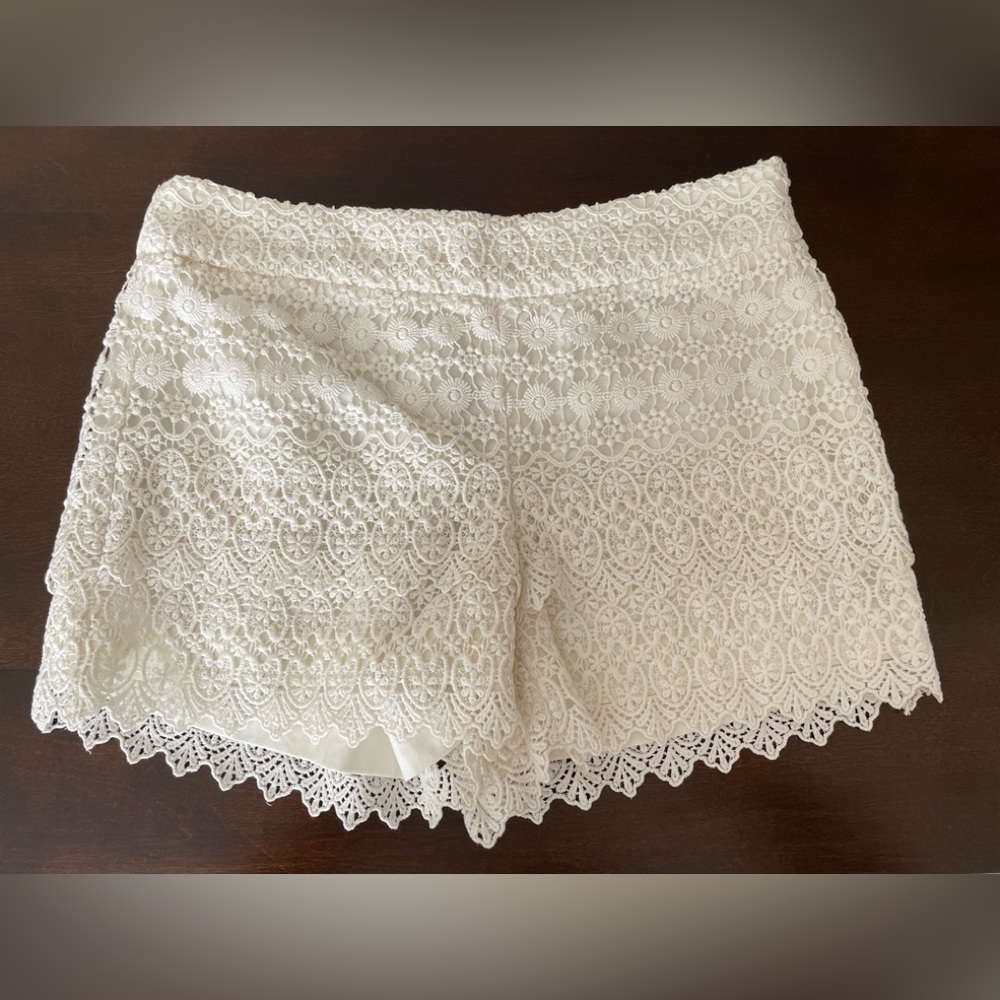 NWT Ann Taylor LOFT Ivory Layered Lace “The Riviera Short” - Picture 3 of 9